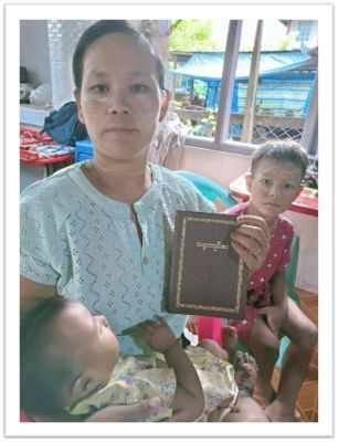 Si Si Than with two of her children.