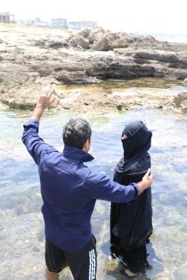 A local pastor baptizes a new Yemeni believer in secret.