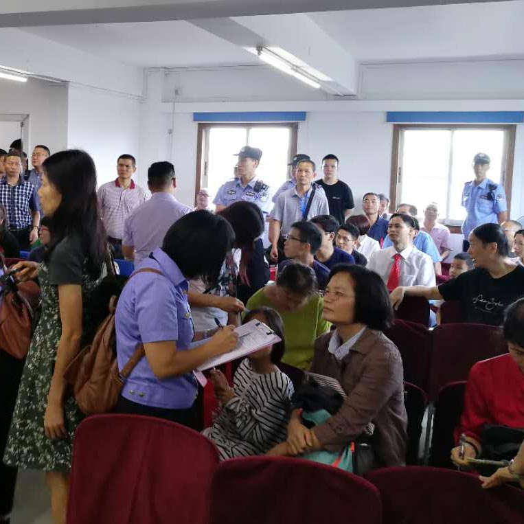 Police officers take down names of church attendees at the Bible Reformed Church. (Photo: China Aid)