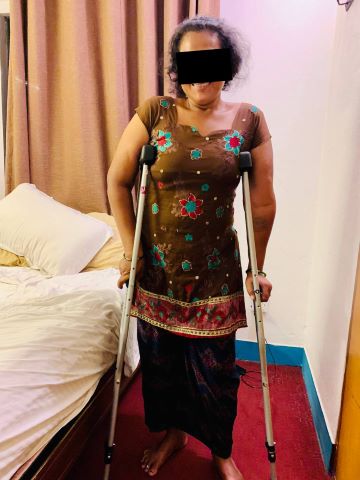 Soni got new crutches recently.