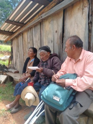 Pastor Filadelfo led this sister (far left) to Christ after praying for her to be healed.