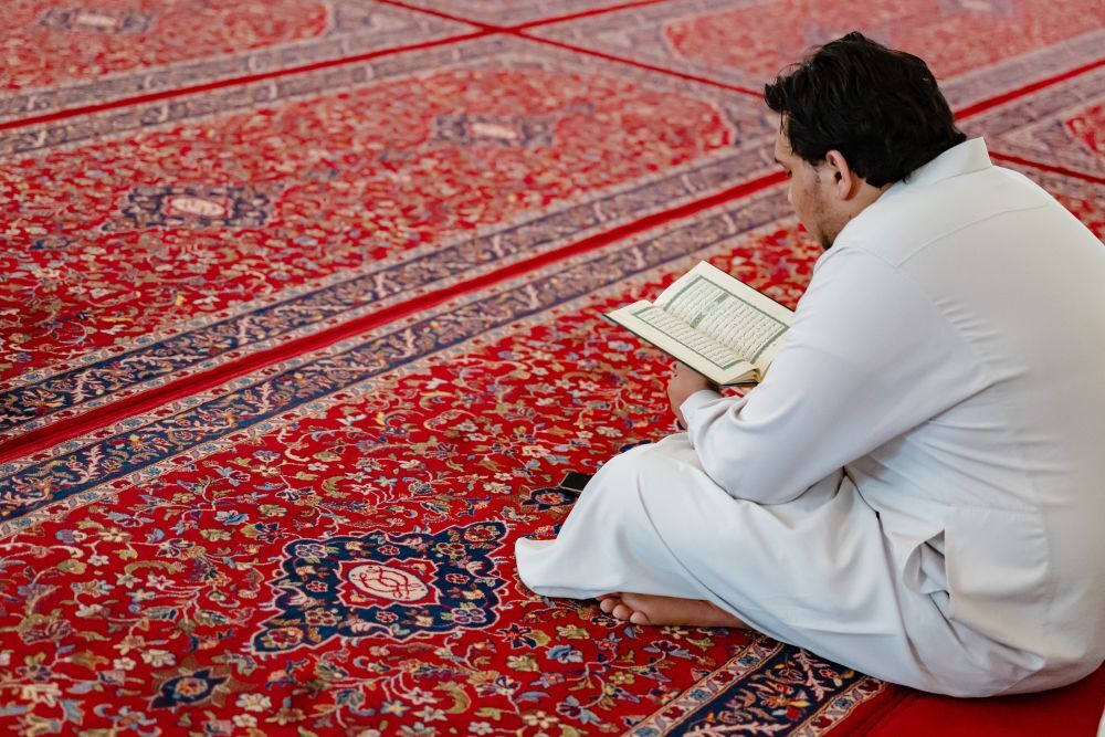 A front-line worker says many Middle Eastern Muslims are seeking information about Christianity.