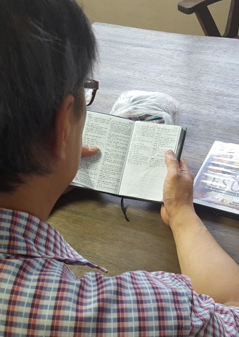 Missionary Kim wants to distribute 100 of these study Bibles to North Koreans in other countries.