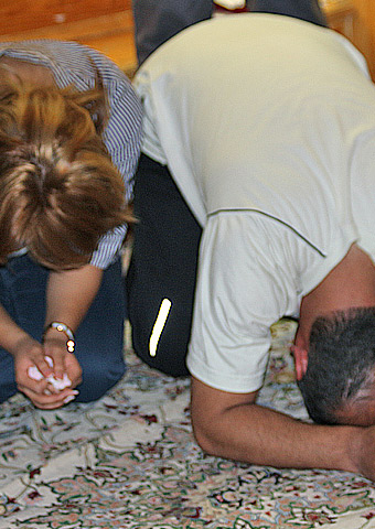 An Iranian couple praying.