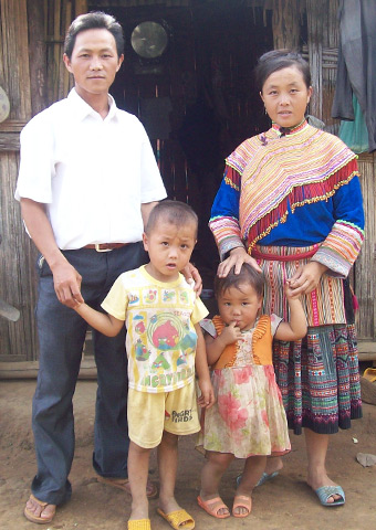 A Hmong family from Vietnam.
