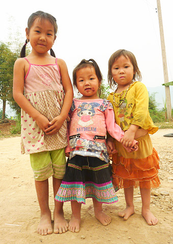 Khmu girls in another village.